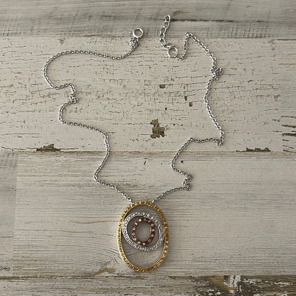 Silver Sparkly Triple Circle Pendant Necklace.